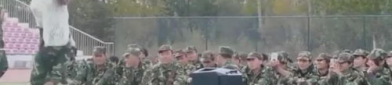 军训才艺表演小姐姐空翻,军训才艺表演中的惊艳空翻瞬间