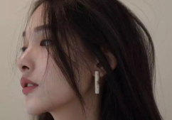 女生伤感气质图片,忧伤女子独倚窗