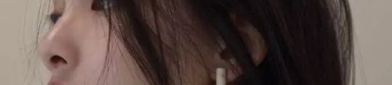 女生伤感气质图片,忧伤女子独倚窗