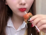 小姐姐吃排骨豆角视频,小姐姐现场烹饪排骨豆角，色香味俱全！